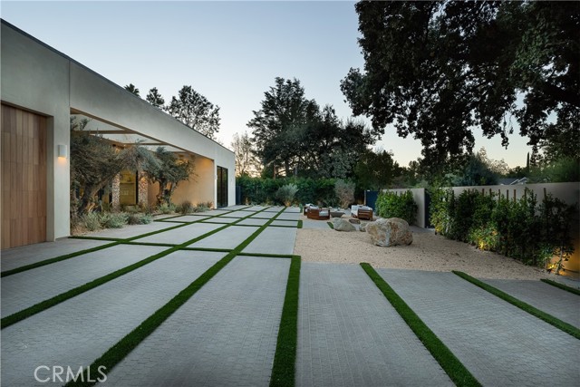 Detail Gallery Image 2 of 36 For 23340 Collins, Woodland Hills,  CA 91367 - 4 Beds | 4/1 Baths