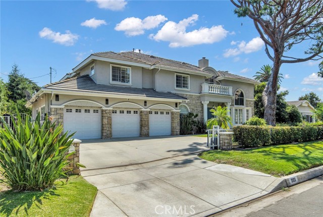 2122 S 3rd Avenue, Arcadia CA: https://media.crmls.org/medias/3fd1a860-2233-4cad-965a-2db7712fca52.jpg