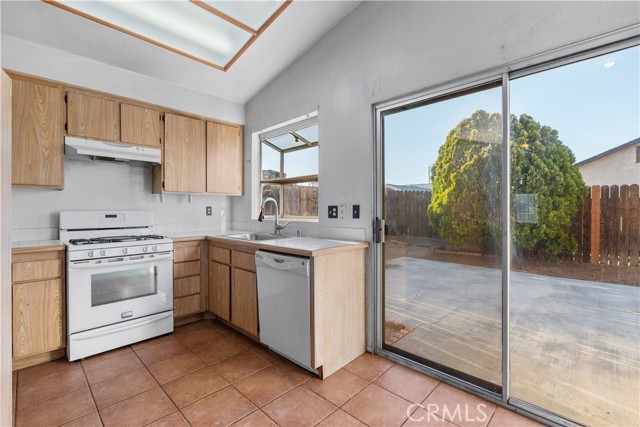 Detail Gallery Image 10 of 36 For 13840 San Gorgonio Rd, Victorville,  CA 92392 - 3 Beds | 2 Baths