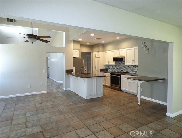 Detail Gallery Image 14 of 38 For 15202 Copper Canyon Cir, Victorville,  CA 92394 - 4 Beds | 2 Baths
