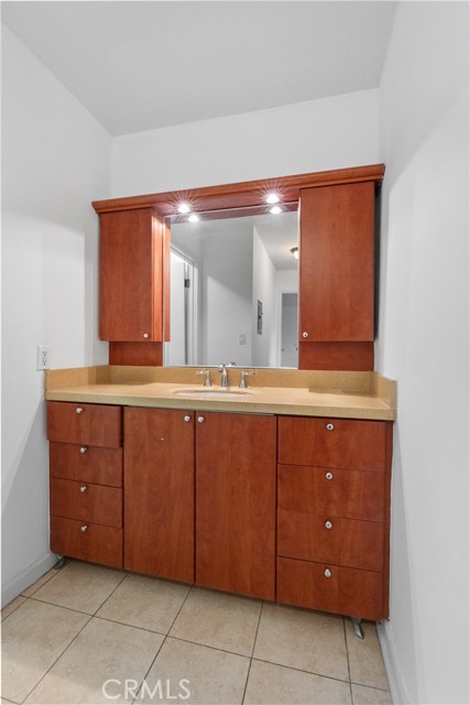20327 Saticoy Street, 102 photo 15