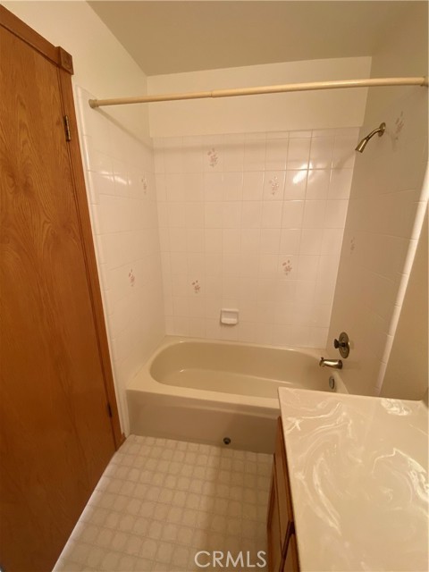 19232 N Shore Court, Hidden Valley Lake CA: https://media.crmls.org/medias/3fd4023a-cb38-486b-820a-ed0f12aee49d.jpg