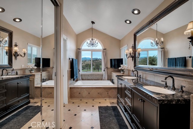 950 Firestone Circle, Simi Valley CA: https://media.crmls.org/medias/3fd4b089-91fb-43a2-a1d0-1300356d7ae2.jpg