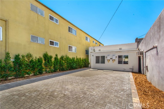 Detail Gallery Image 11 of 13 For 5512 Long Beach #B,  Long Beach,  CA 90805 - 2 Beds | 1 Baths