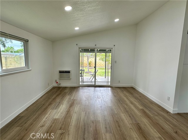 Detail Gallery Image 7 of 42 For 2413 W Monta Vista Ave, Santa Ana,  CA 92704 - 3 Beds | 2 Baths