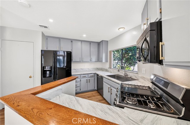 25 Willowcrest photo 11