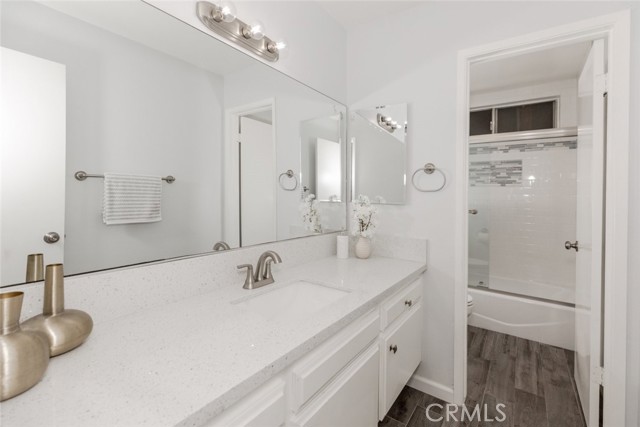 2101 El Arbolita Drive, Glendale CA: https://media.crmls.org/medias/3fd5e36c-cab4-4a6d-93d7-4056dbd2521a.jpg