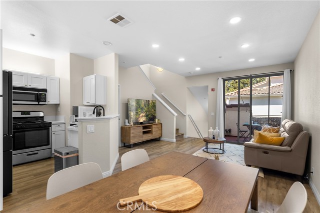 Detail Gallery Image 9 of 34 For 311 Falcon Creek, Irvine,  CA 92618 - 1 Beds | 1/1 Baths