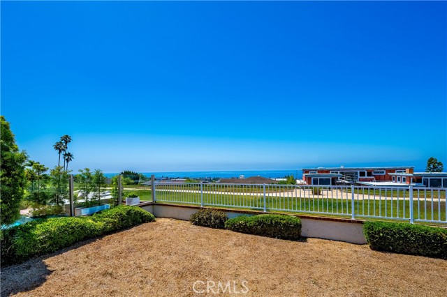 21 Beachcomber Drive, Corona del Mar CA: https://media.crmls.org/medias/3fd5f58f-e59d-4849-9ffe-ccb0a4385405.jpg