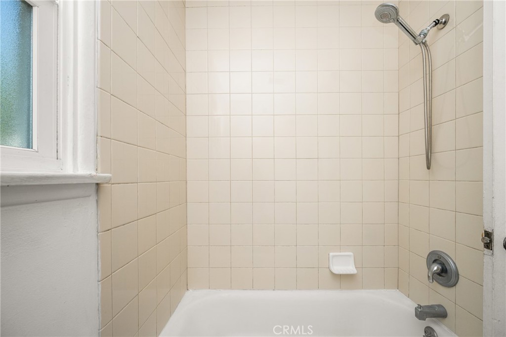 https://media.crmls.org/medias/3fd61d6e-0d7c-4411-a03d-db04fdba57e8.jpg?preset=X-Large