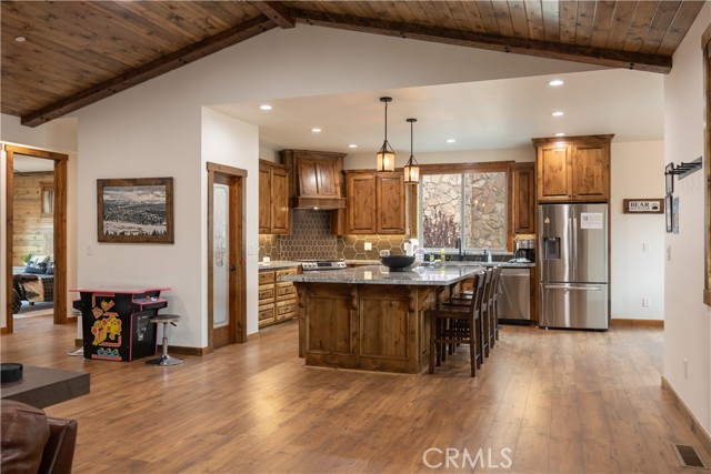 Detail Gallery Image 8 of 38 For 1618 Tuolumne Rd, Big Bear City,  CA 92314 - 4 Beds | 3/1 Baths