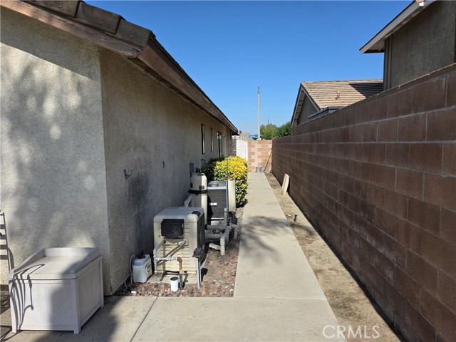 13581 Scarborough Place, Chino CA: https://media.crmls.org/medias/3fd69062-c442-40b7-80d0-940fe4189dee.jpg