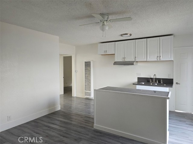 Detail Gallery Image 5 of 9 For 423 E 82nd St #3,  Los Angeles,  CA 90003 - 3 Beds | 1 Baths