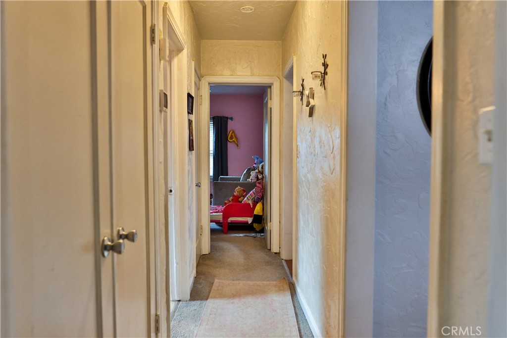 https://media.crmls.org/medias/3fd8ccd1-f5f0-4686-8dbc-2139c6da8737.jpg?preset=X-Large