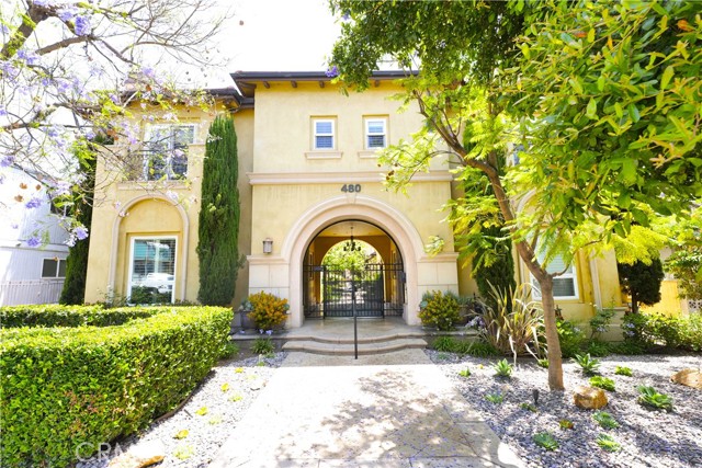Detail Gallery Image 1 of 25 For 480 S Los Robles Ave #3,  Pasadena,  CA 91101 - 3 Beds | 3/1 Baths