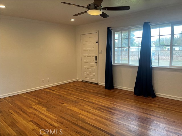 Detail Gallery Image 2 of 46 For 1020 W 24th St, Merced,  CA 95340 - 5 Beds | 1/1 Baths