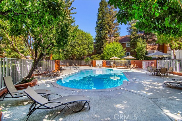 Detail Gallery Image 31 of 33 For 20950 Oxnard St #11,  Woodland Hills,  CA 91367 - 3 Beds | 2/1 Baths