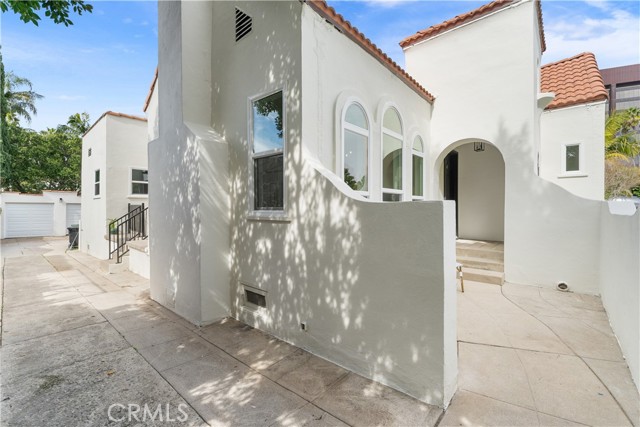 729 Highland Avenue, Los Angeles, California 90036, 3 Bedrooms Bedrooms, ,2 BathroomsBathrooms,Single Family Residence,For Sale,Highland,OC24044148