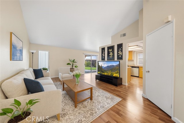 Detail Gallery Image 4 of 12 For 29267 Summerset Dr, Menifee,  CA 92586 - 3 Beds | 2 Baths