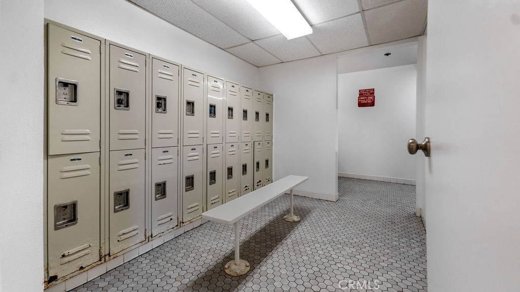 https://media.crmls.org/medias/3fdb0683-08ad-41de-8991-9f0ac57b5012.jpg?preset=X-Large