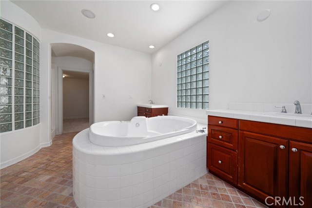 5972 Spinnaker Bay Drive, Long Beach CA: https://media.crmls.org/medias/3fdb670b-0261-4d6b-b52f-1cbb3400ab0e.jpg