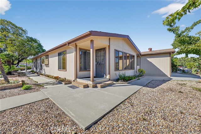 Detail Gallery Image 3 of 41 For 642 Roadrunner Way, Perris,  CA 92570 - 2 Beds | 2 Baths