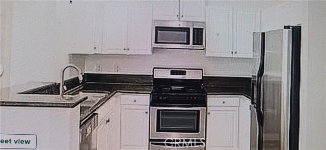 Detail Gallery Image 4 of 11 For 13941 Sherman, Van Nuys,  CA 91405 - 2 Beds | 2 Baths