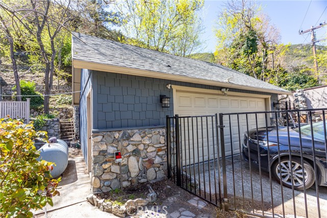 Image 15 of 49 For 13995 Hazel Drive