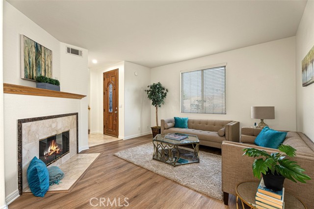 Detail Gallery Image 7 of 24 For 11195 Reagan St, Los Alamitos,  CA 90720 - 3 Beds | 2/1 Baths