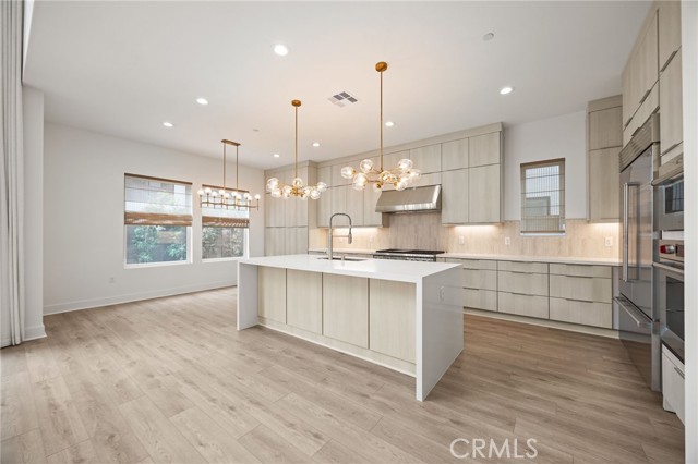 Detail Gallery Image 10 of 28 For 157 Creation St, Irvine,  CA 92618 - 5 Beds | 5 Baths