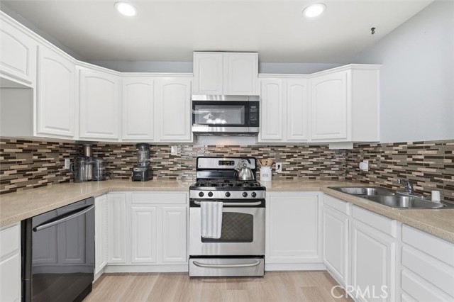 Detail Gallery Image 20 of 47 For 5017 W 118th Pl, Hawthorne,  CA 90250 - 5 Beds | 3 Baths