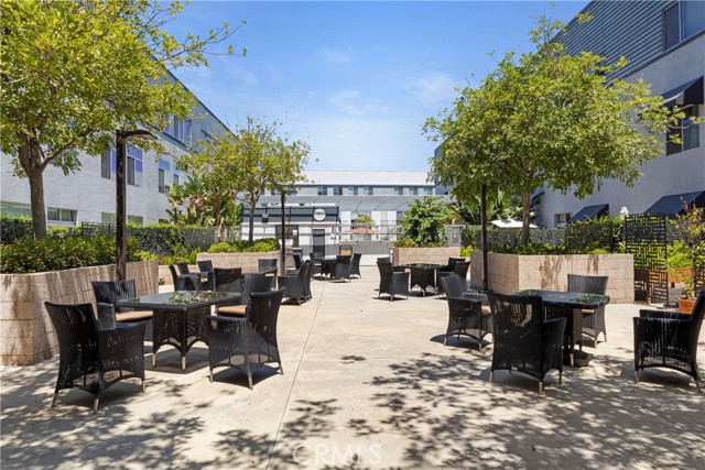 435 West Center Street Promenade, Anaheim CA: https://media.crmls.org/medias/3fde40b0-76c7-42fd-af16-136027912af2.jpg