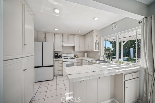 Detail Gallery Image 14 of 52 For 11461 Amigo Ave, Porter Ranch,  CA 91326 - 3 Beds | 2 Baths