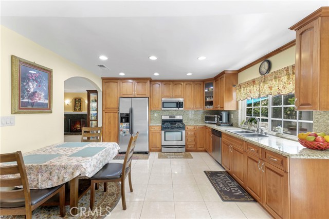 Detail Gallery Image 10 of 33 For 11728 Doral Ave, Porter Ranch,  CA 91326 - 4 Beds | 2 Baths