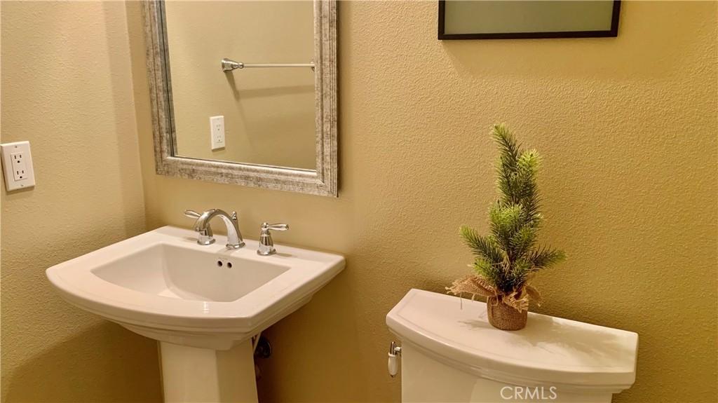 https://media.crmls.org/medias/3fdfa3fc-4a90-486a-aaa4-9e0b9b677623.jpg?preset=X-Large