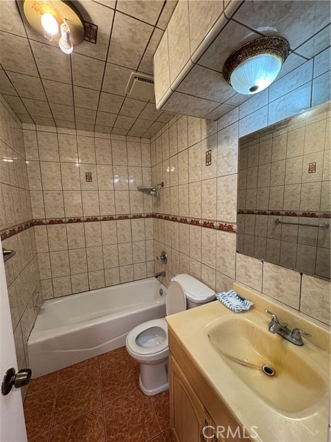 Detail Gallery Image 9 of 14 For 9119 Wakefield Ave #2,  Panorama City,  CA 91402 - 2 Beds | 2 Baths