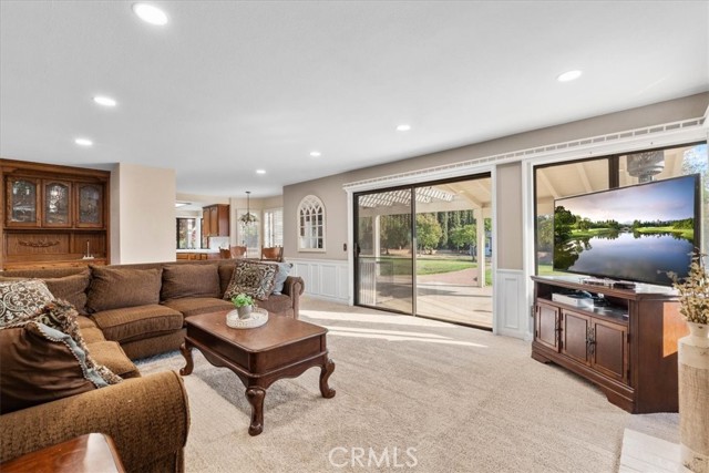 6641 Hawarden Drive, Riverside CA: https://media.crmls.org/medias/3fdff0c2-f0fc-4ad9-8769-42e610ca5c1f.jpg