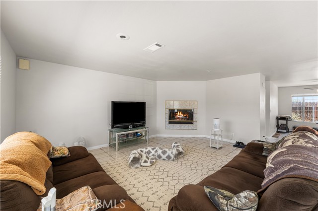9824 Evelyn Avenue, California City CA: https://media.crmls.org/medias/3fe060cc-afe8-48a7-88ea-75cdc76abf67.jpg