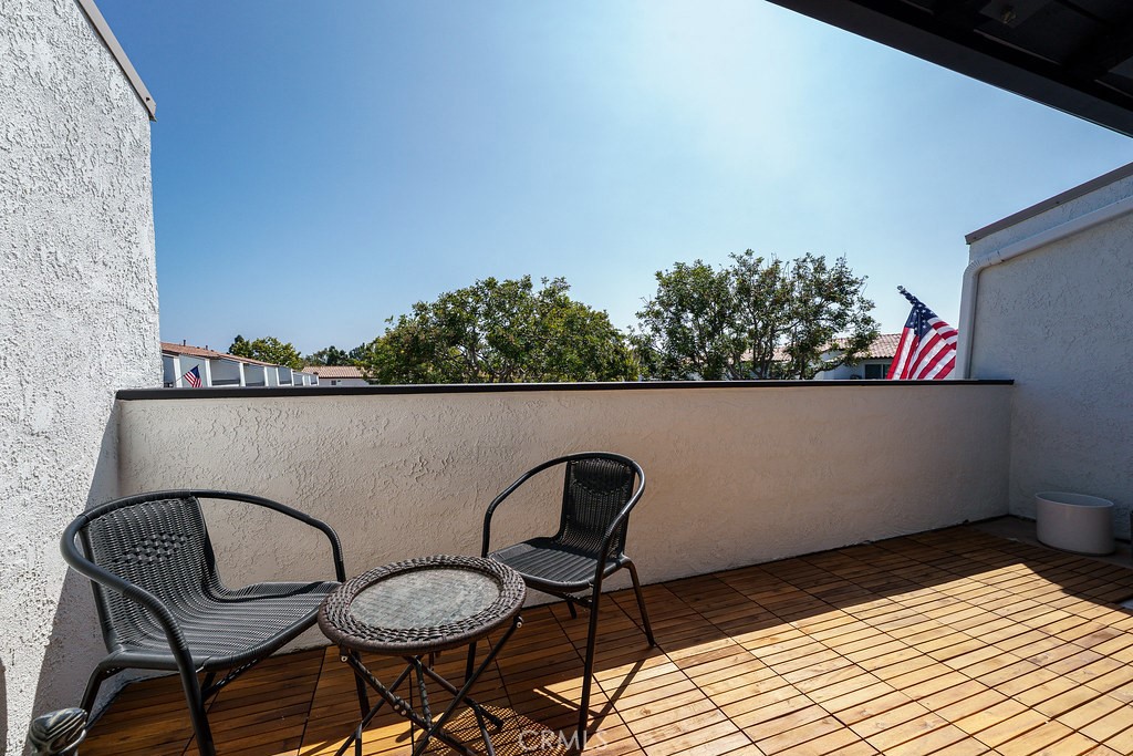 https://media.crmls.org/medias/3fe0652c-dfa8-41b5-a6b9-8624362ea8ab.jpg?preset=X-Large