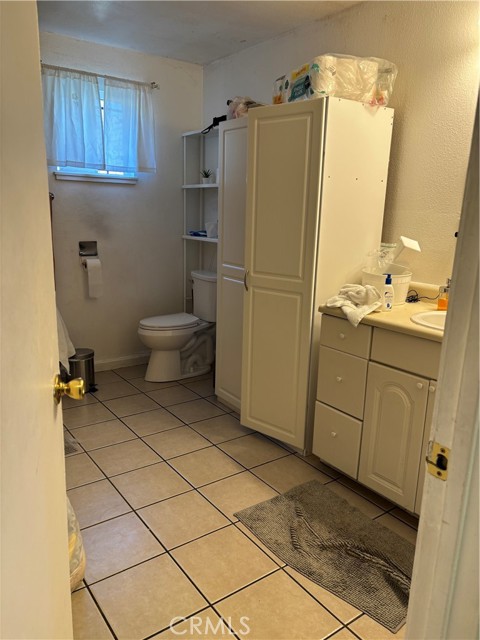 Detail Gallery Image 4 of 5 For 731 Campbell, Oakland,  CA 94607 - 2 Beds | 1 Baths