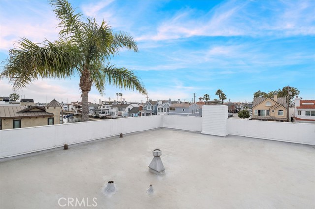 Detail Gallery Image 32 of 42 For 200 Grand Canal, Newport Beach,  CA 92662 - 4 Beds | 3 Baths