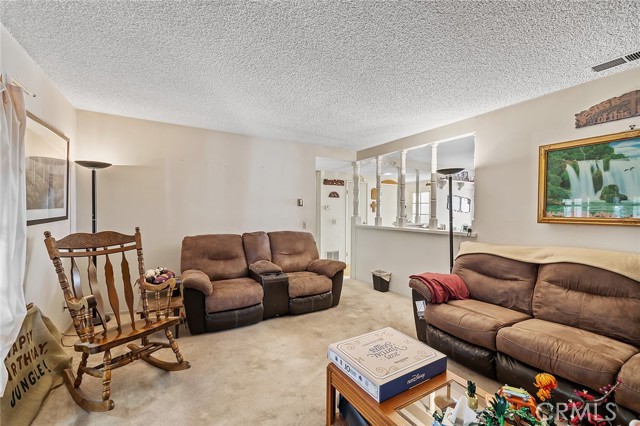 2538 Frost Avenue, Thousand Oaks CA: https://media.crmls.org/medias/3fe3d631-bb03-402b-a8c3-075aef523d65.jpg