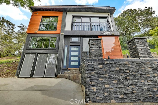 Detail Gallery Image 8 of 55 For 4256 Rosario Rd, Woodland Hills,  CA 91364 - 4 Beds | 2 Baths