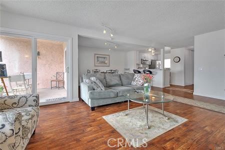 Detail Gallery Image 2 of 24 For 2940 N Verdugo Rd #409,  Glendale,  CA 91208 - 2 Beds | 2 Baths