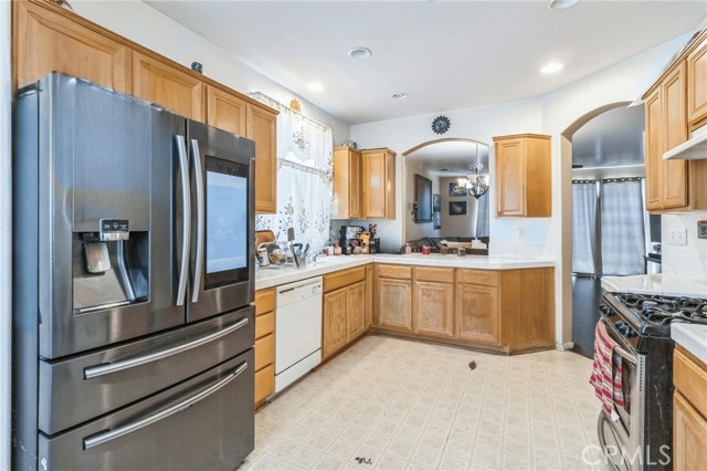Detail Gallery Image 4 of 11 For 14551 Heatherdale Ct, Adelanto,  CA 92301 - 3 Beds | 2 Baths