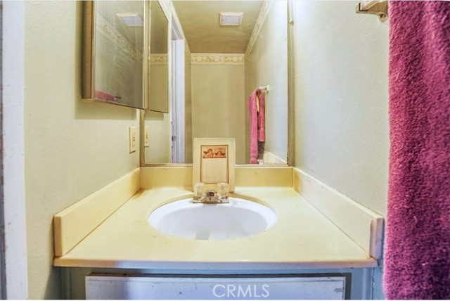 Detail Gallery Image 15 of 22 For 866 W Alondra Bld, Compton,  CA 90220 - 3 Beds | 2/1 Baths