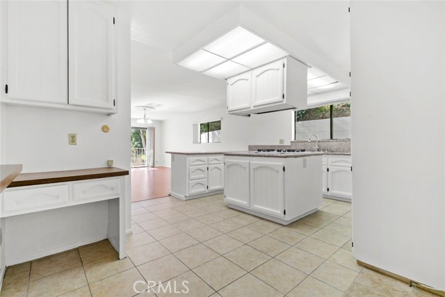 Detail Gallery Image 16 of 66 For 1321 Greenbriar, Glendale,  CA 91207 - 4 Beds | 3/1 Baths