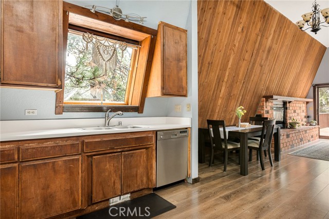 Detail Gallery Image 6 of 39 For 30941 Glen Oak, Running Springs,  CA 92382 - 3 Beds | 2 Baths