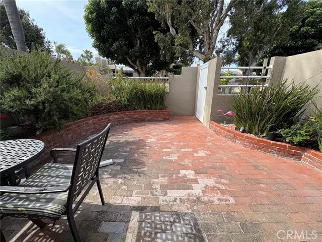 Detail Gallery Image 19 of 21 For 3381 Bandit Cir, Huntington Beach,  CA 92649 - 3 Beds | 3 Baths