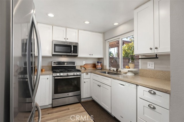 Detail Gallery Image 8 of 40 For 20001 Village Green Dr, Lakewood,  CA 90715 - 4 Beds | 2/1 Baths